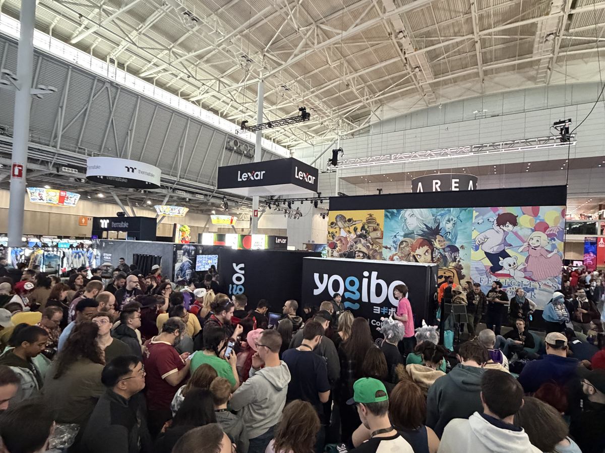 Crowds gathered at the Yogibo booth