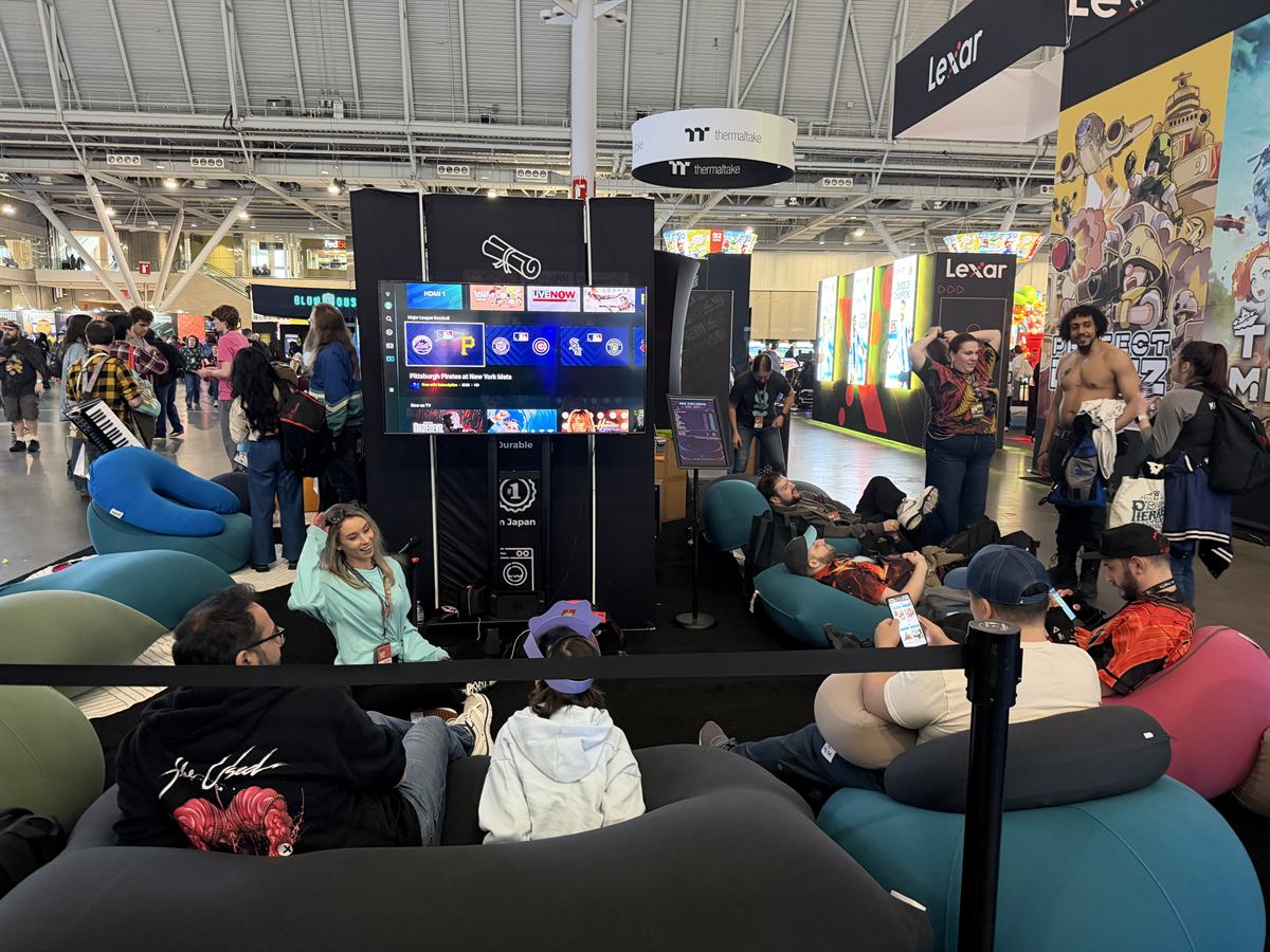 Visitors lounging on Yogibo bean bags at the booth